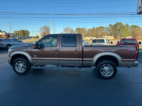 Used 2011 Ford F250 King Ranch w/ King Ranch w/Chrome Pkg image 9