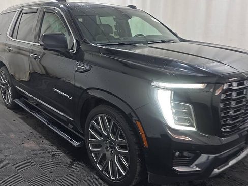 Used 2025 GMC Yukon Denali Ultimate AWD/4WD image 9