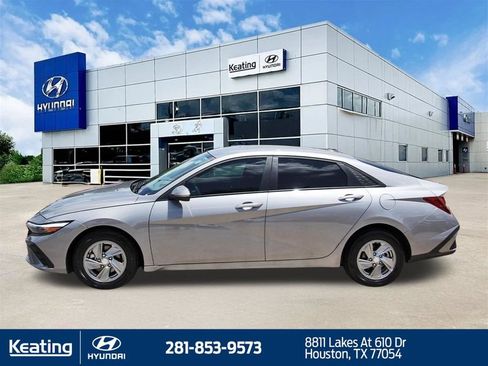 Certified 2025 Hyundai Elantra SE FWD image 4
