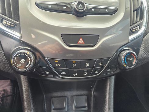 Used 2018 Chevrolet Cruze LT w/ LT Fleet Convenience Package FWD image 13