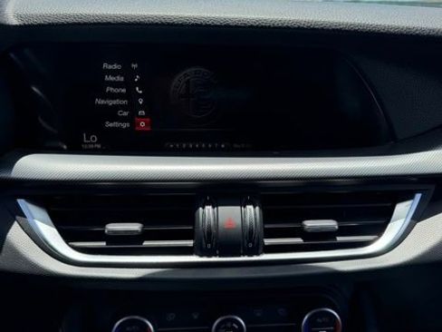 Used 2018 Alfa Romeo Stelvio Ti Sport AWD/4WD image 17