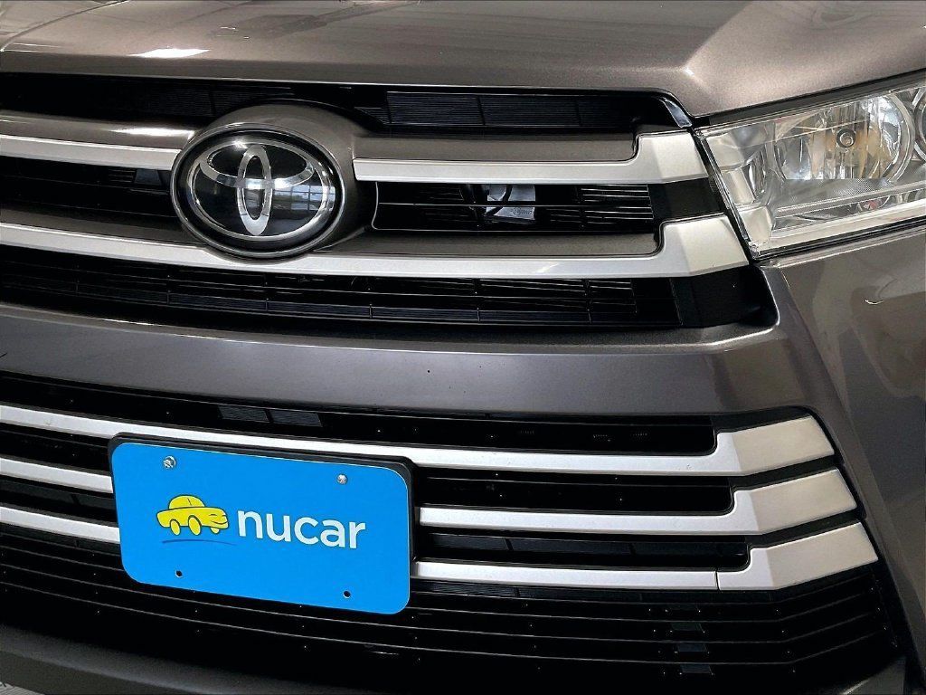 Used 2019 Toyota Highlander XLE AWD/4WD image 33