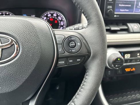 Used 2022 Toyota RAV4 XLE image 13