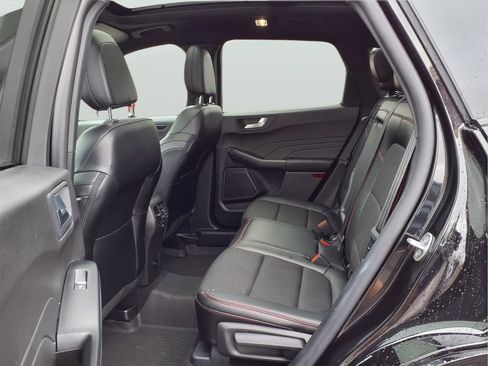 Used 2024 Ford Escape ST-Line w/ Tech Pack #1 AWD/4WD image 9