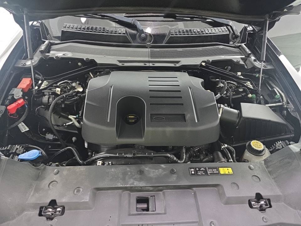Used 2024 Land Rover Defender 130 X AWD/4WD image 5