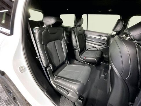 New 2025 Jeep Grand Cherokee L Laredo image 11