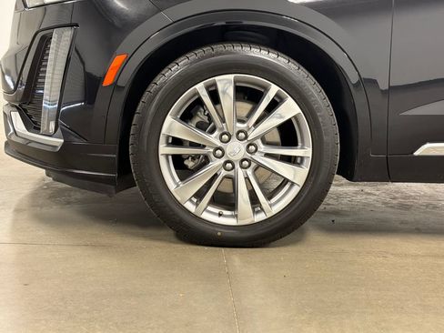 Used 2023 Cadillac XT6 Premium Luxury FWD image 11
