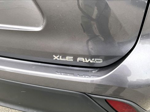 Used 2022 Toyota Highlander XLE image 8