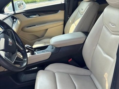 Used 2017 Cadillac XT5 FWD image 10