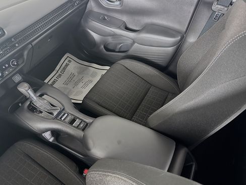 Used 2025 Honda HR-V LX image 25