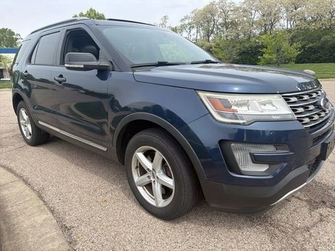 Used 2017 Ford Explorer XLT w/ Equipment Group 202A AWD/4WD image 2