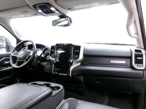 Used 2024 RAM 2500 Laramie AWD/4WD image 3