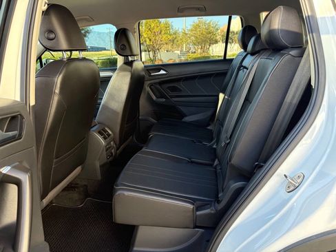 Used 2022 Volkswagen Tiguan SE image 13