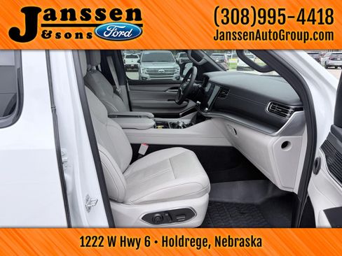 Used 2025 Jeep Wagoneer Series III w/ Premium Group I AWD/4WD image 14