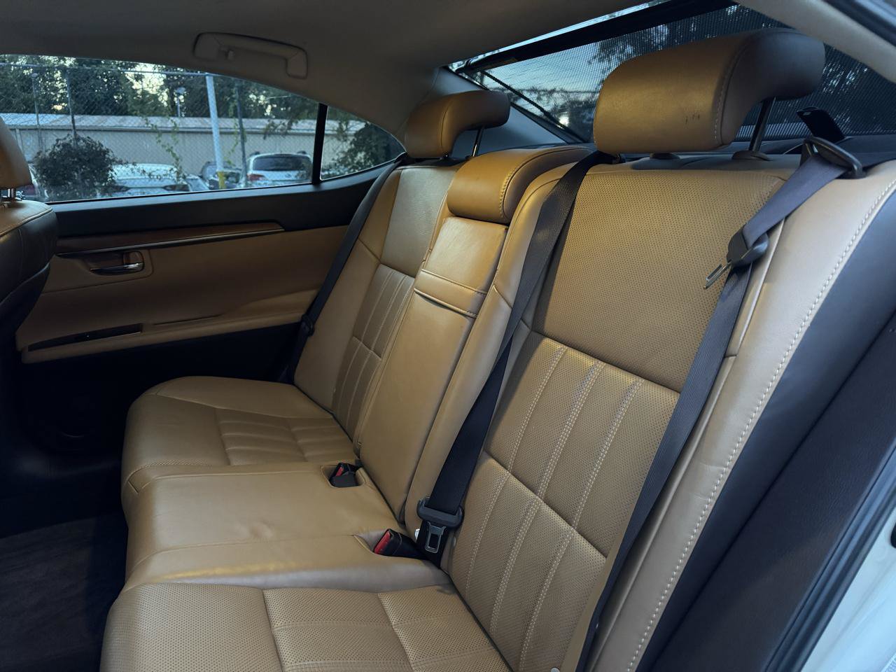 Used 2016 Lexus ES 350 w/ Luxury Package w/Wood Trim FWD image 16