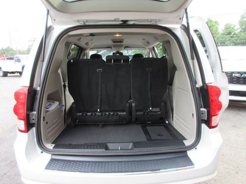 Used 2019 Dodge Grand Caravan SE FWD image 32