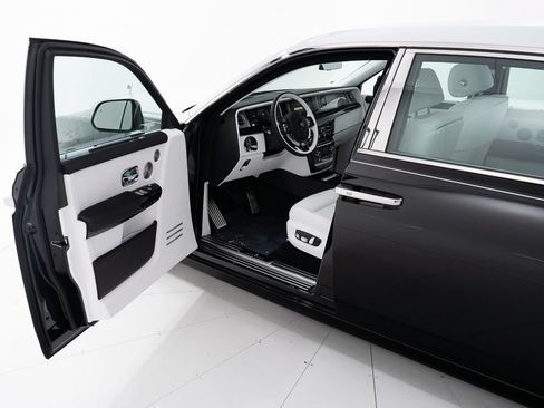 Certified 2026 Rolls-Royce Phantom Sedan RWD image 10