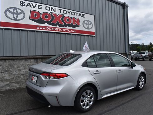 Certified 2026 Toyota Corolla LE FWD image 5