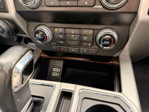 Used 2020 Ford F150 Lariat w/ Equipment Group 502A Luxury AWD/4WD image 31