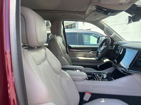 Used 2022 Jeep Wagoneer Series III w/ Premium Group I image 4