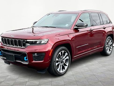 Used 2023 Jeep Grand Cherokee Overland w/ Advanced Protech Group III image 3