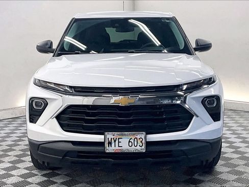 Used 2024 Chevrolet TrailBlazer LS w/ LS Convenience Package FWD image 2