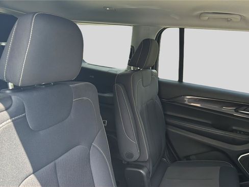 Used 2022 Jeep Grand Cherokee L Laredo w/ Luxury Tech Group I AWD/4WD image 19