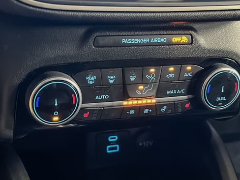 Used 2022 Ford Escape SEL image 19