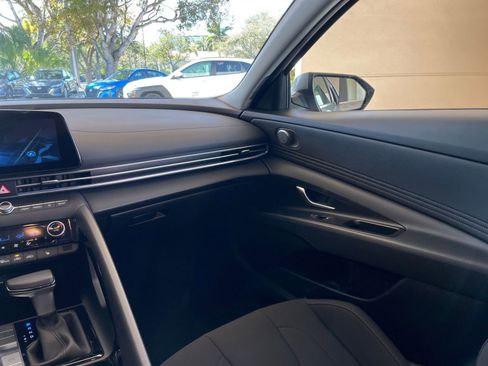 Used 2025 Hyundai Elantra SEL image 32