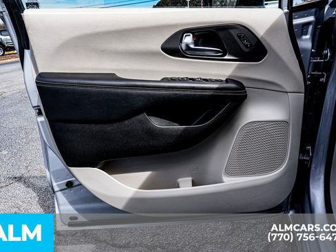 Used 2024 Chrysler Pacifica Touring-L image 53