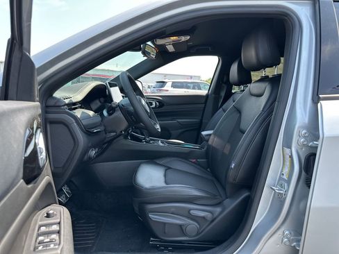 New 2025 Jeep Compass Latitude w/ Altitude Special Edition image 8