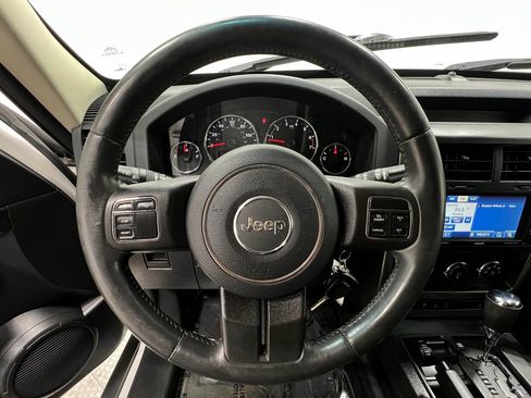 Used 2012 Jeep Liberty Sport AWD/4WD image 21