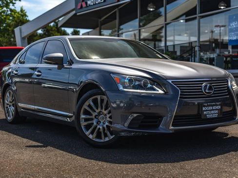 Used 2015 Lexus LS 460 w/ Comfort Package RWD image 1