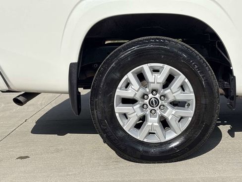 Used 2022 Nissan Frontier SV image 9