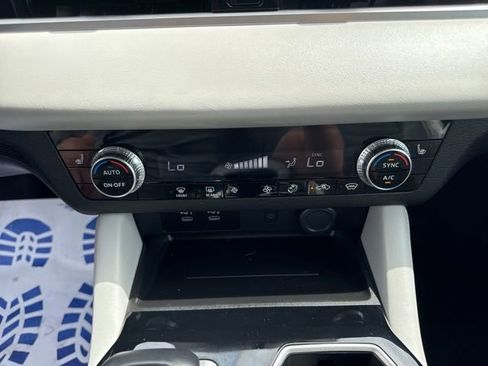 Used 2025 Mitsubishi Outlander SE AWD/4WD image 25