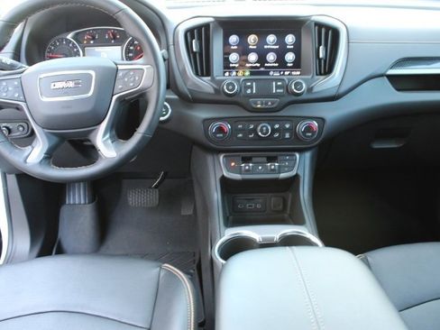 Used 2024 GMC Terrain AT4 image 9