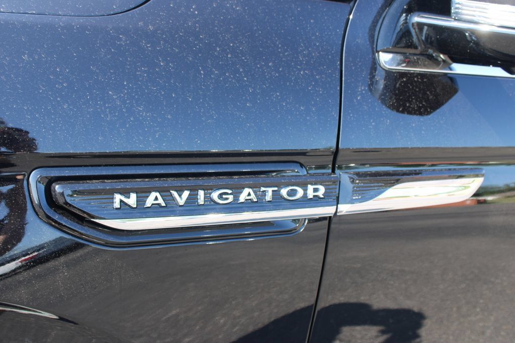 Used 2024 Lincoln Navigator L Reserve AWD/4WD image 18