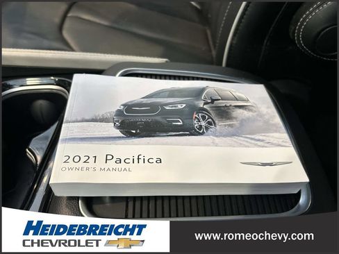 Used 2021 Chrysler Pacifica Limited w/ Uconnect Theater Family Group image 28