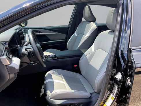 Used 2025 Toyota Camry SE w/ Convenience Package FWD image 16