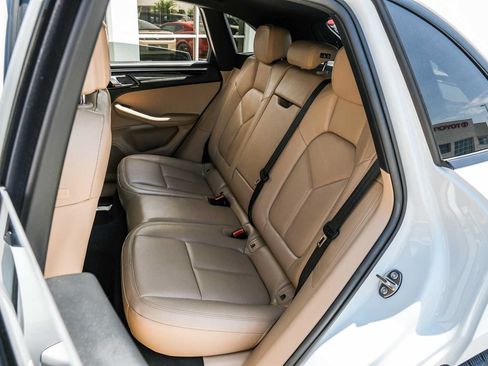 Used 2024 Porsche Macan AWD/4WD image 31