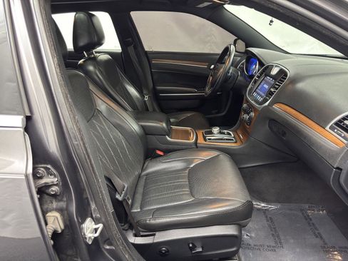 Used 2017 Chrysler 300 C Platinum w/ Safetytec Group II image 35