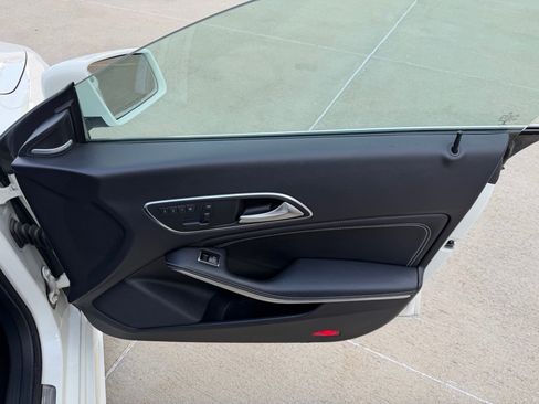 Used 2014 Mercedes-Benz CLA 250 image 19