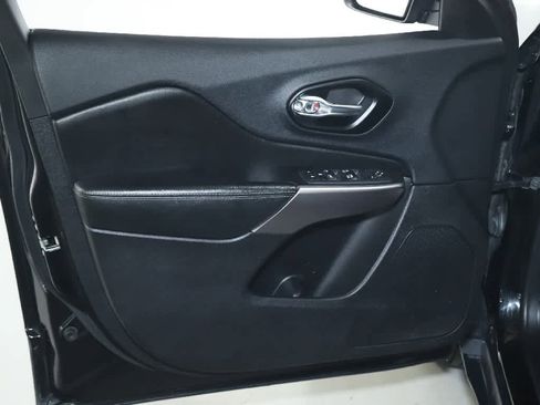 Certified 2021 Jeep Cherokee Latitude Lux w/ Comfort/Convenience Group AWD/4WD image 15