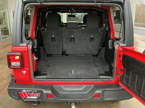 Used 2021 Jeep Wrangler Unlimited Sahara image 24