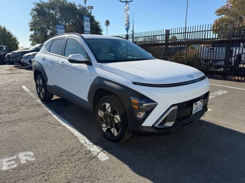 Used 2024 Hyundai Kona SEL AWD/4WD image 7