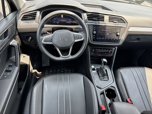 Used 2024 Volkswagen Tiguan SE FWD image 12