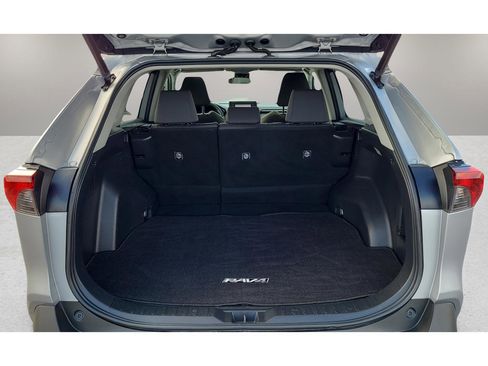 Used 2021 Toyota RAV4 XLE w/ Convenience Package image 27