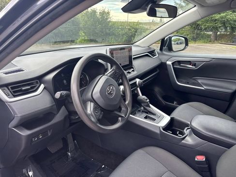 Used 2025 Toyota RAV4 XLE FWD image 12