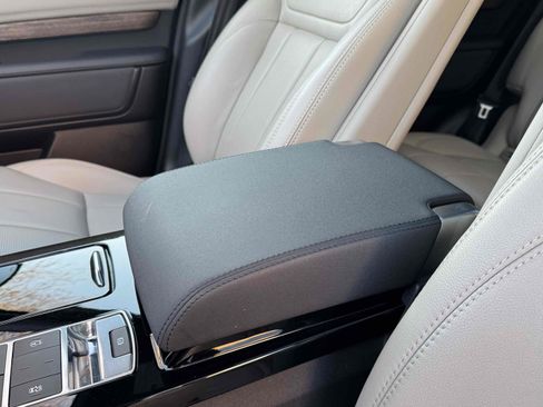 Used 2019 Land Rover Discovery HSE image 32