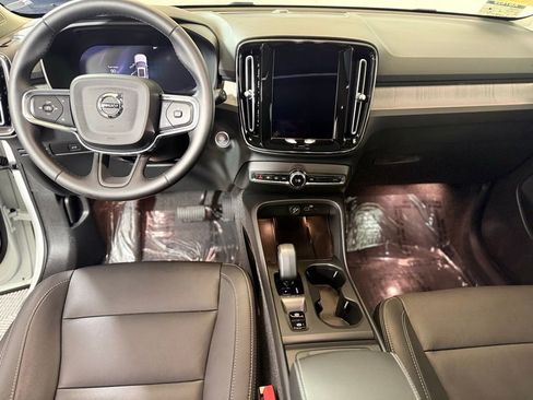 Used 2025 Volvo XC40 B5 Core w/ Protection Package Premier image 11